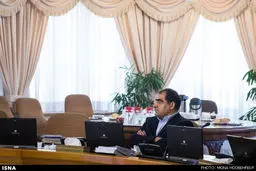 تنهایی وزیر بهداشت/ عکس
