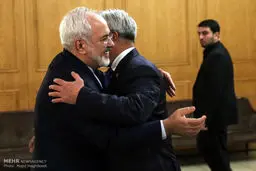 وزیر خارجه قزاقستان در آغوش ظریف/عکس