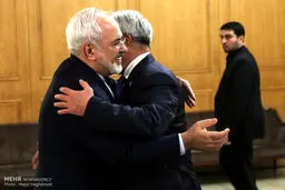 وزیر خارجه قزاقستان در آغوش ظریف/عکس