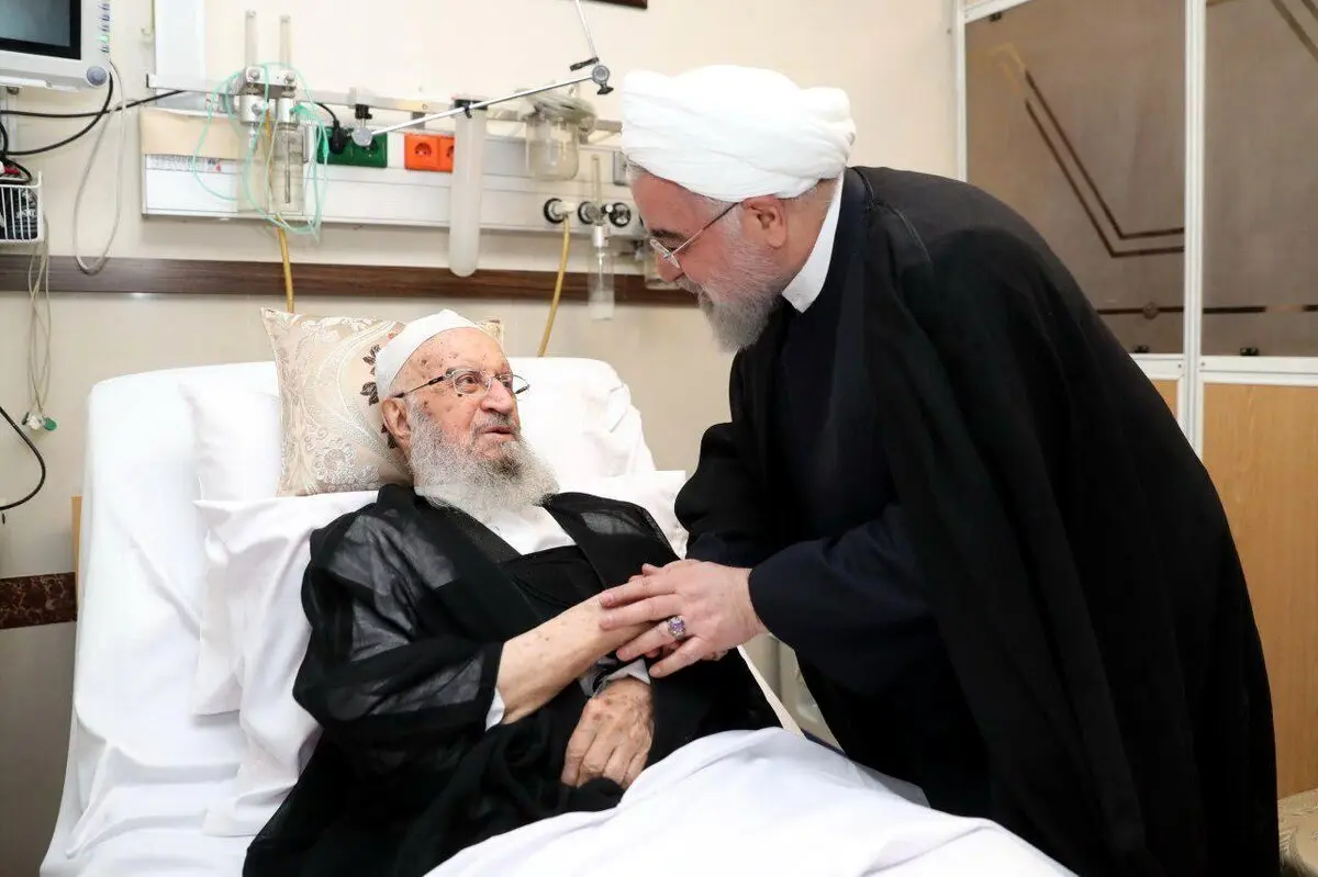 عکس / عیادت روحانی از آیت الله مکارم شیرازی