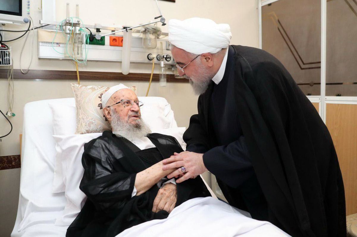 عکس / عیادت روحانی از آیت الله مکارم شیرازی