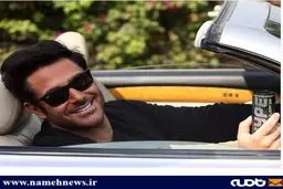 محمدرضا گلزار در ماشین کروکش/ عکس
