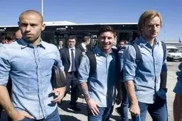 تصاویر ورود بازیکنان و کادر فنی بارسلونا به مادرید