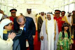 دست بوسی اردوغان از پسر امیر کویت/عکس