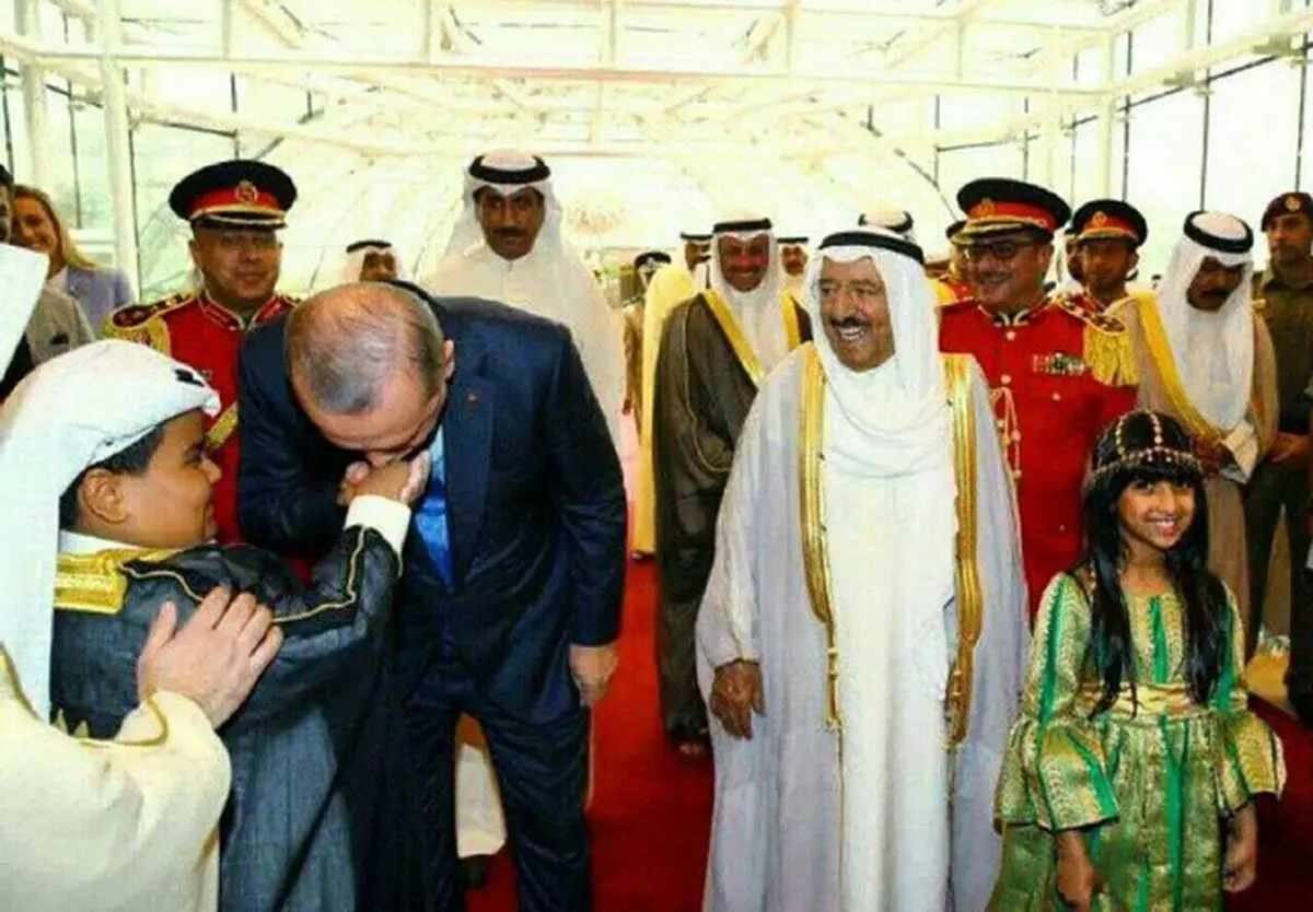 دست بوسی اردوغان از پسر امیر کویت/عکس