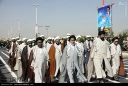 رژه روحانیون به مناسبت هفته دفاع مقدس در یزد/عکس
