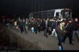 بازگشت زائران کربلا از مرز مهران/ تصاویر