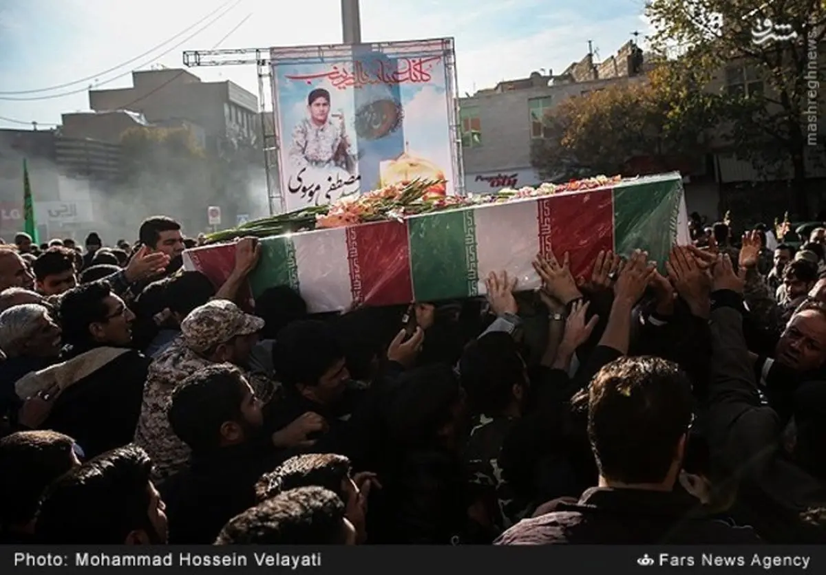 تشییع پیکر جوان‌ترین شهید مدافع حرم/ عکس