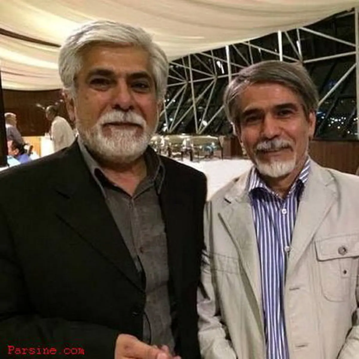 شباهت جالب مجری و فعال سیاسی/عکس