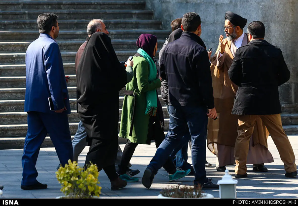 خبرنگاران به دنبال وزیر اطلاعات/ عکس