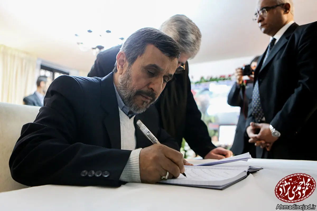 مروری بر همه نامه‌های بی‌جواب احمدی نژاد به رهبران جهان/ توصیه‌های دلسوزانه برای ترامپ از کدام جایگاه سیاسی؟ +جدول