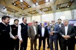 عکس یادگاری علی پروین و علی مطهری در اختتامیه مسابقات فوتسال