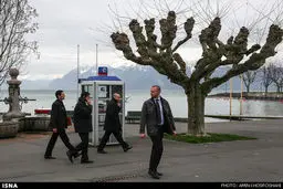 پیاده روی وزیر خارجه فرانسه در لوزان/ تصاویر