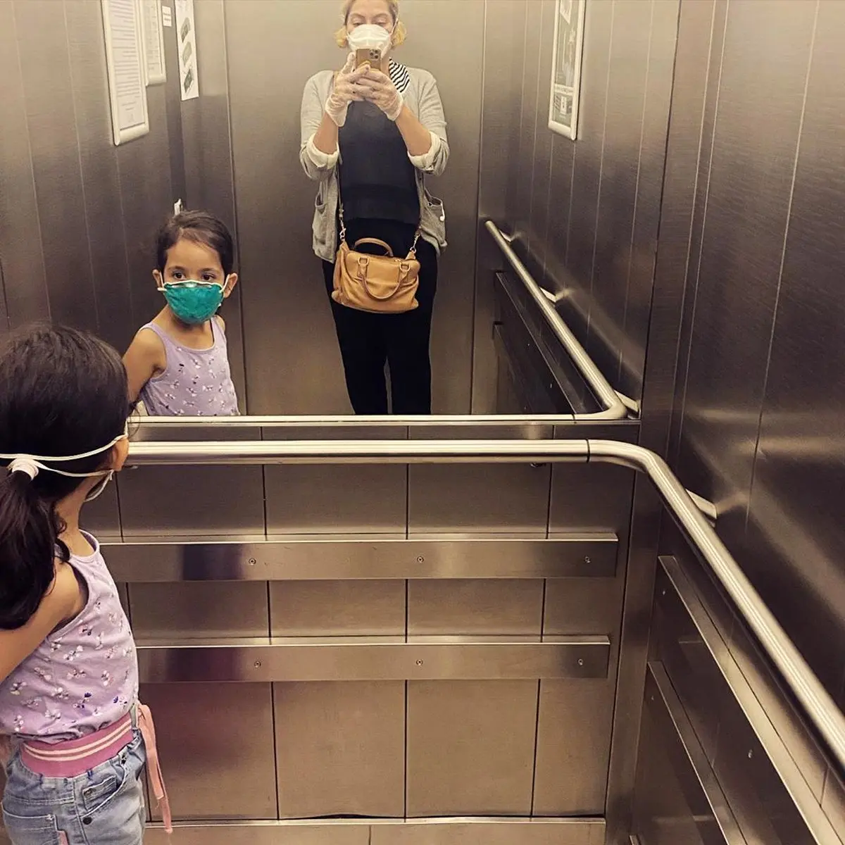 فاصله گذاری مهناز افشار و دخترش! + عکس