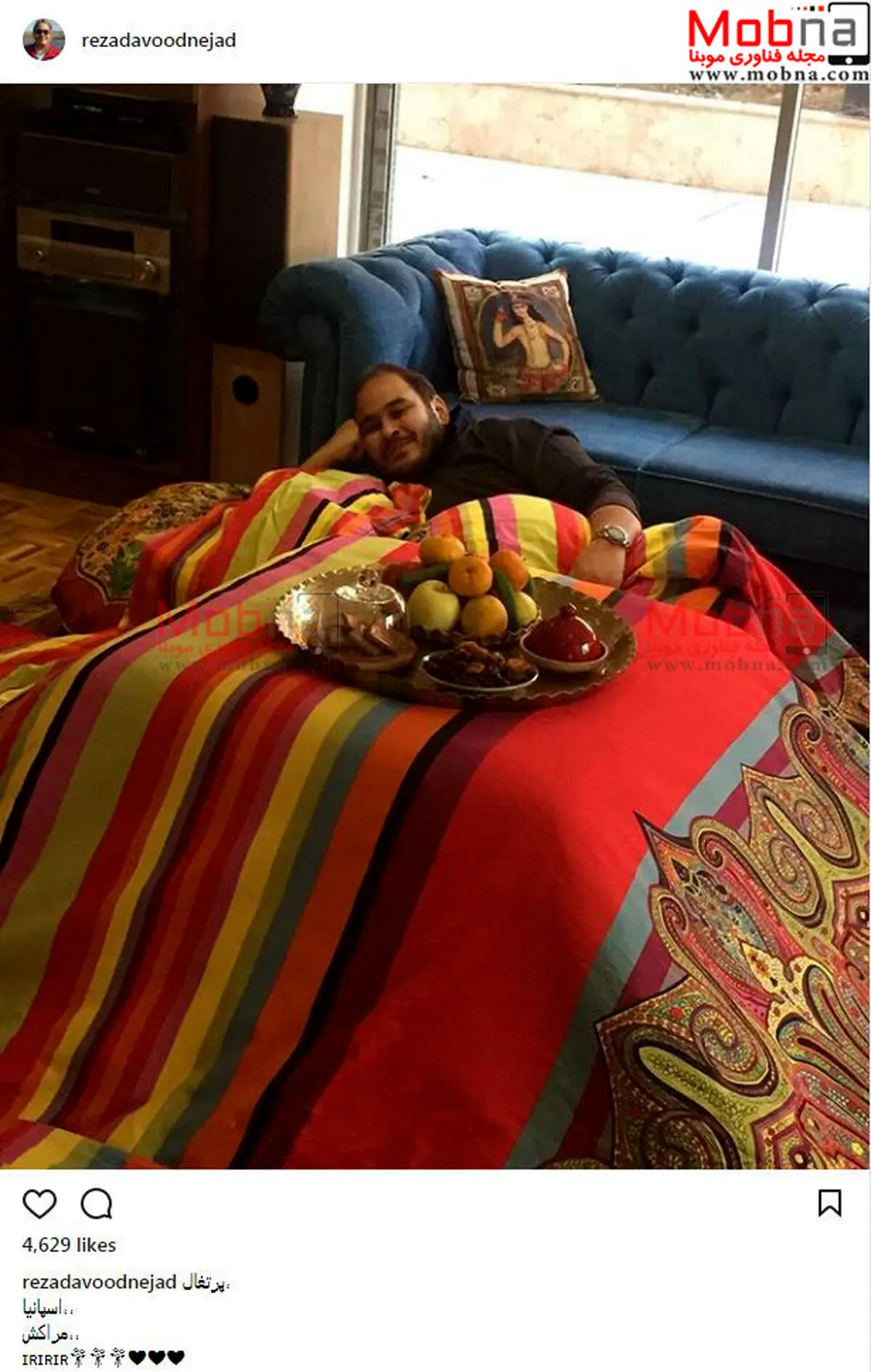 عکس یادگاری رضا داوودنژاد، زیر کُرسی/ عکس