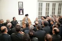 رهبر انقلاب: با قاچاق و عوامل ناامن‌کننده فضای مجازی برخورد جدی کنید/جلوگیری از خرید و فروش سلاح در فضای مجازی و غیر از آن وظیفه نیروی انتظامی است