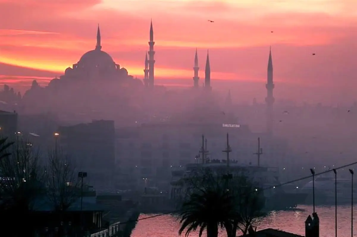 تصاویری رویایی از استانبول غرق در مه
