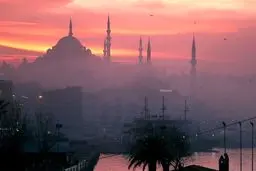 تصاویری رویایی از استانبول غرق در مه