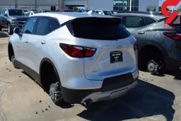 صدها لاستیک خودروهای لاکچری از یک نمایندگی به سرقت رفت +عکس