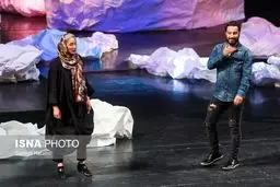 تیپ متفاوت نوید محمد زاده در جشنواره تئاتر دانشگاهی/عکس