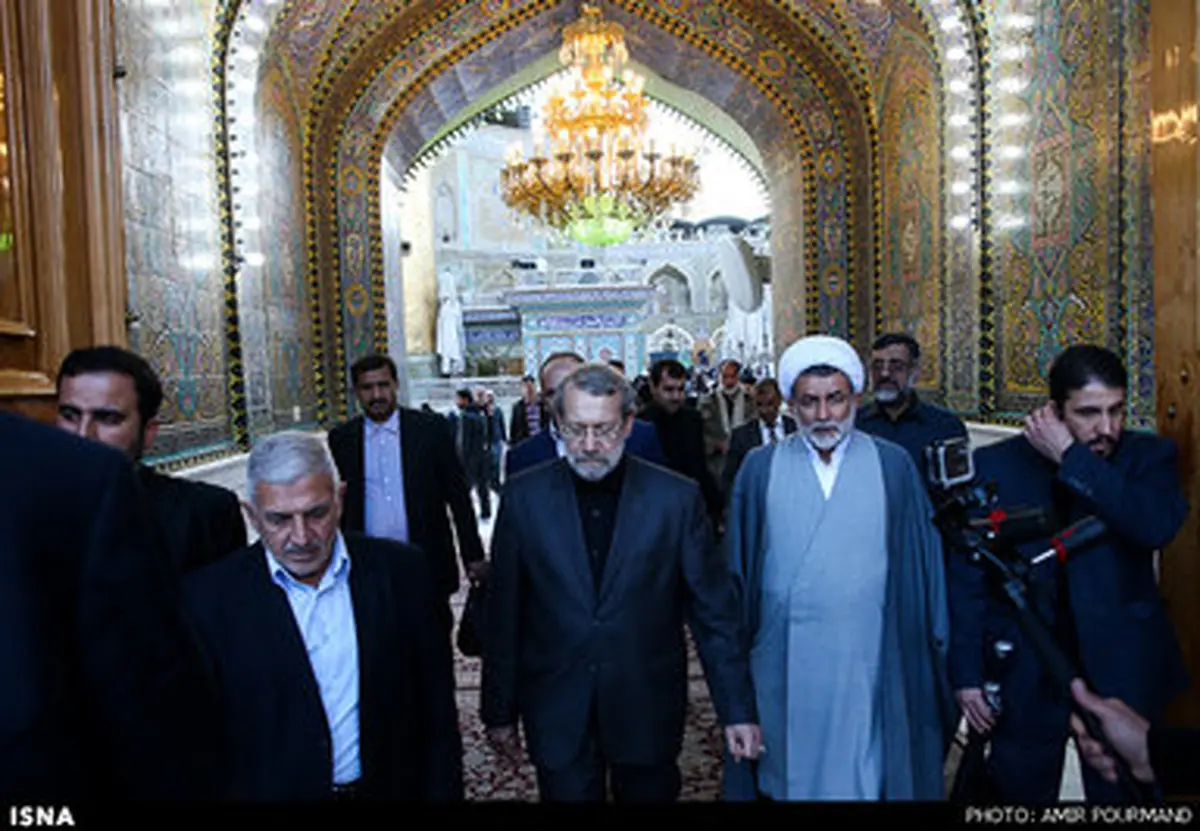 تصاویر حضور علی لاریجانی در حرم امام علی(ع)