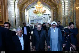 تصاویر حضور علی لاریجانی در حرم امام علی(ع)