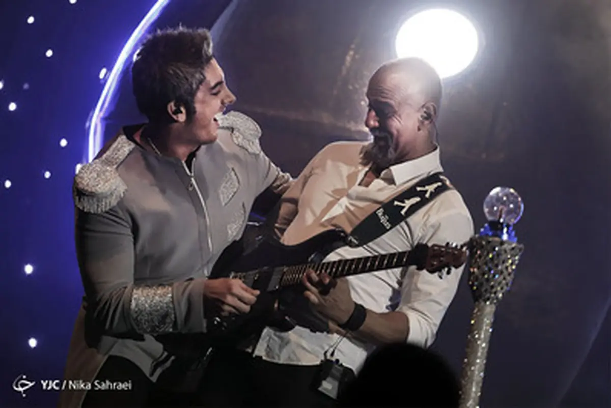 تیپ عجیب فرزاد فرزین در سال 1410!/تصاویر