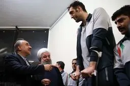 دیدار رئیس‌جمهور با بلند قامتان نشسته/تصاویر