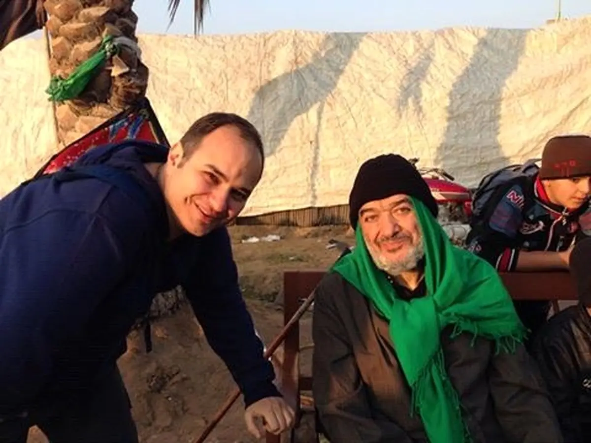 وزیر کشور دولت موسوی در راه‌پیمایی اربعین/ عکس