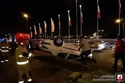 تصادف و واژگونی پژو ۲۰۶ در بزرگراه بعثت/تصاویر