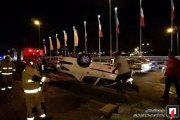 تصادف و واژگونی پژو ۲۰۶ در بزرگراه بعثت/تصاویر