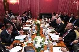 ظریف و همتای عربستانی‌اش در لوزان/عکس