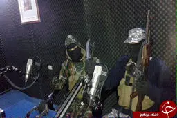 تصویری عجیب از استودیوی رادیو داعش!