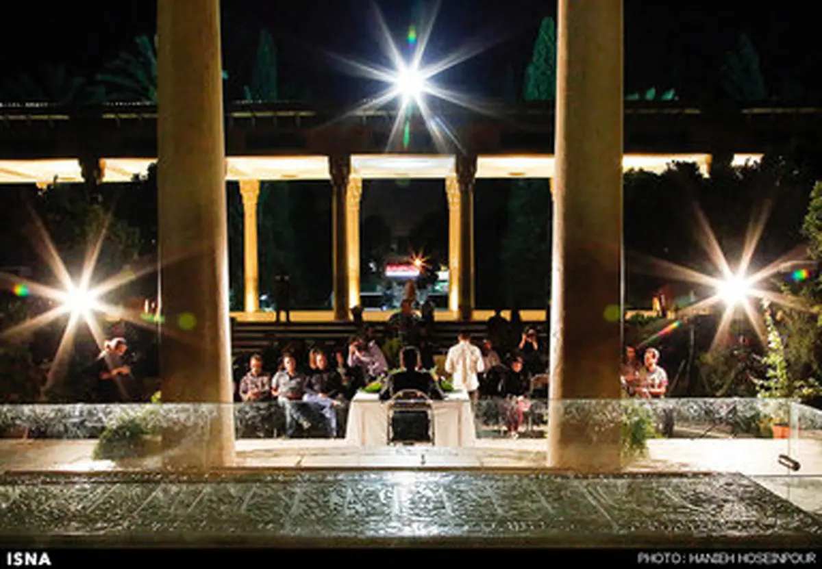 نشست خبری حافظ در آرامگاه حافظ/تصاویر