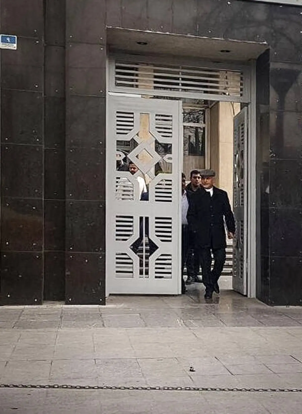 حسین فریدون در دادگاه کارکنان دولت/ تصاویر