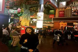 تصویر دیدنی از خانم بازیگر در خارج از کشور