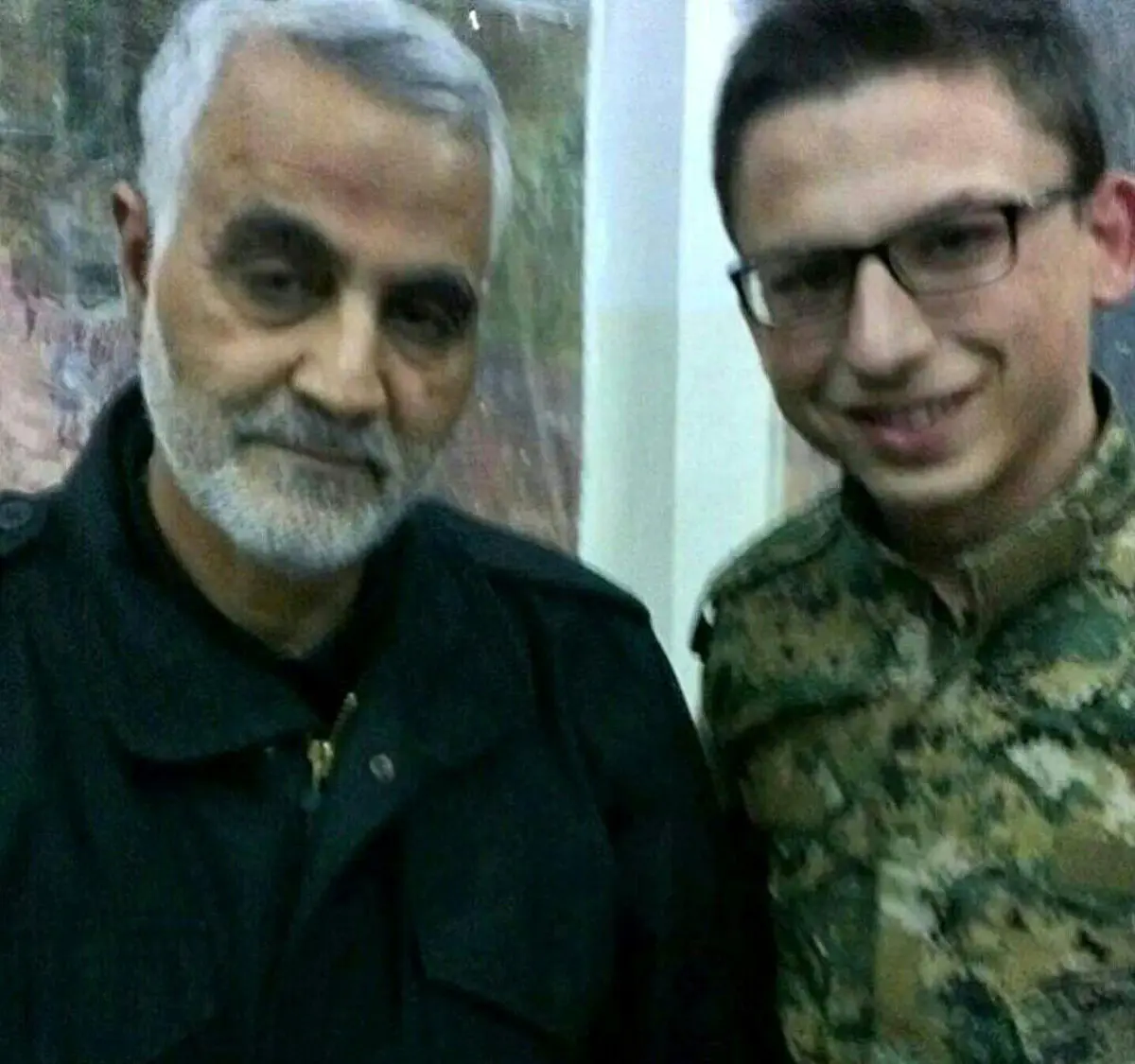 عکس/ سلفی نظامی روسی با قاسم سلیمانی