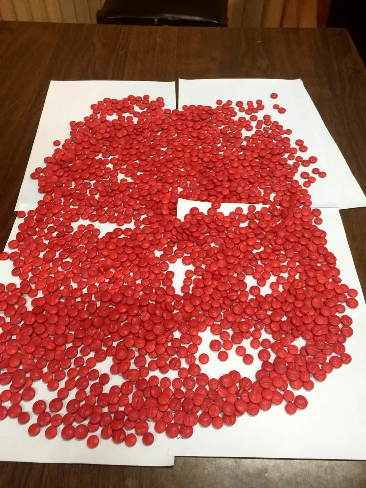 ترامادول‌های قاچاق در چمدان مسافری/عکس