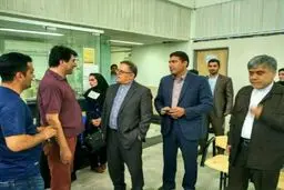 سیف رییس کل بانک مرکزی در یکی از شعب اخذ رای/عکس