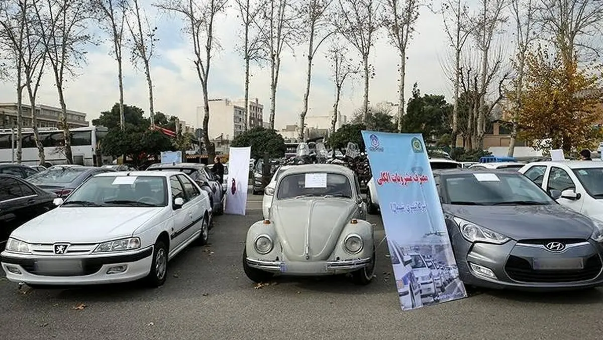 توقیف فولکس قورباغه‌ای بخاطر"دور دور"در تهران! / عکس
