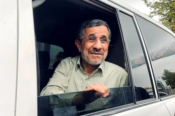 احمدی نژاد به سفارت قطر رفت