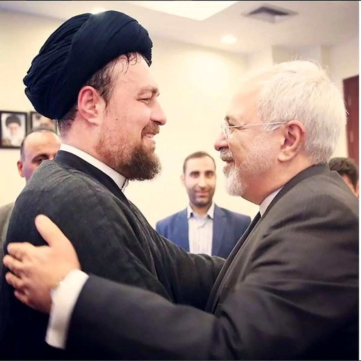 ظریف در آغوش سیدحسن خمینی/عکس