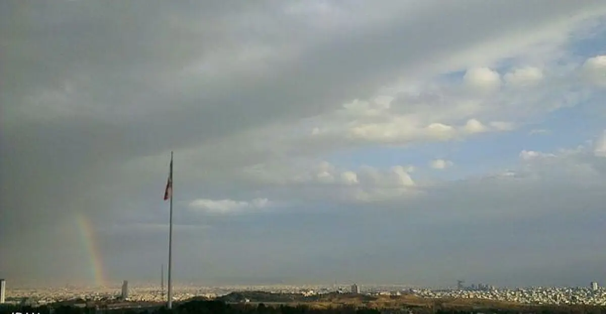 نمایی زیبا از هوای بارانی تهران/ عکس