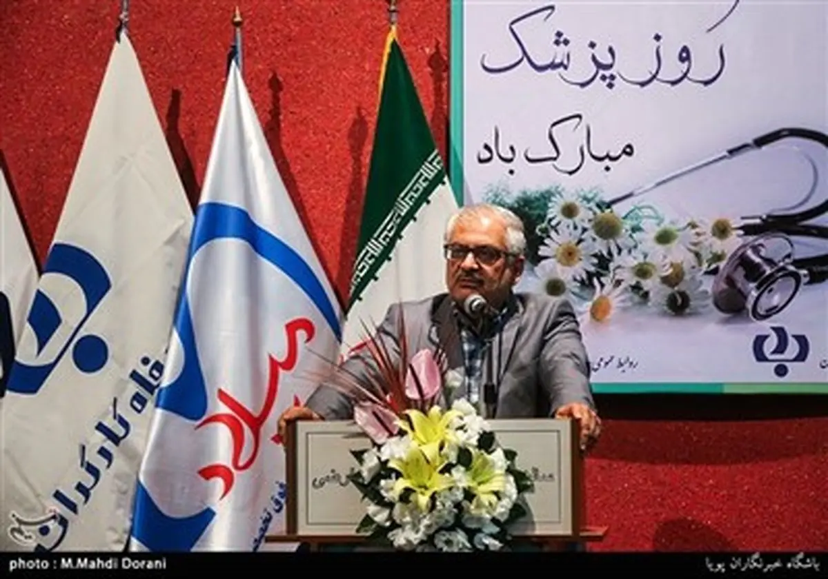 تصاویری از رونمایی چهار کتاب دکتر ولایتی در حوزه پزشکی