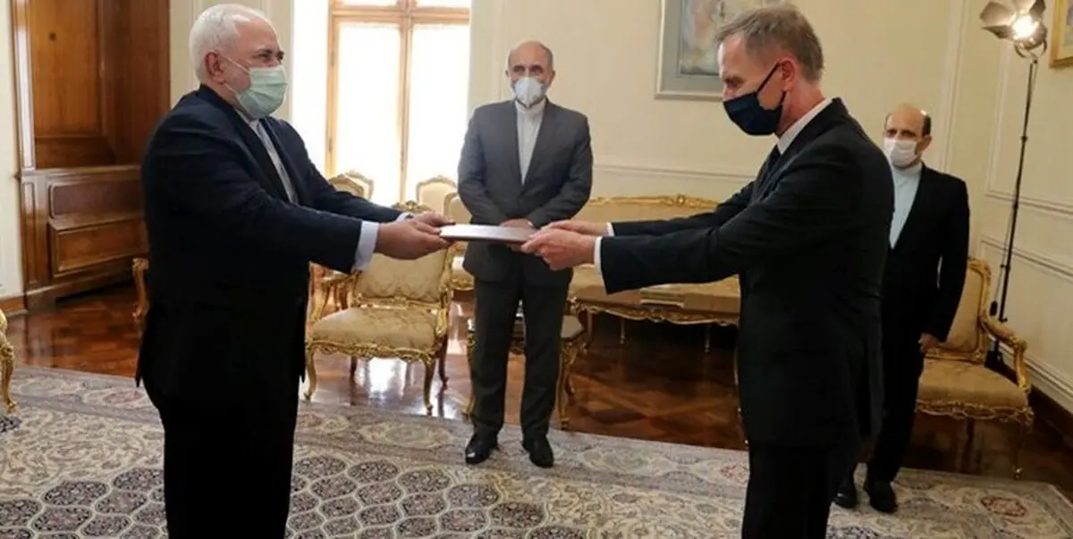 تقدیم رونوشت استوارنامه سفیر جدید آلمان به ظریف