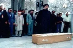نماز امام موسی صدر بر پیکر شریعتی/تصاویر