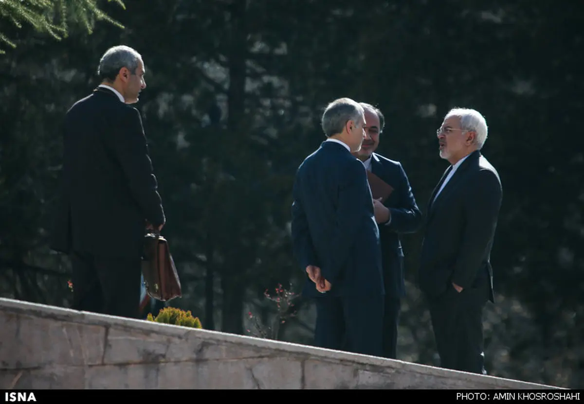 گپ دو نفره ظریف و برادر روحانی/عکس