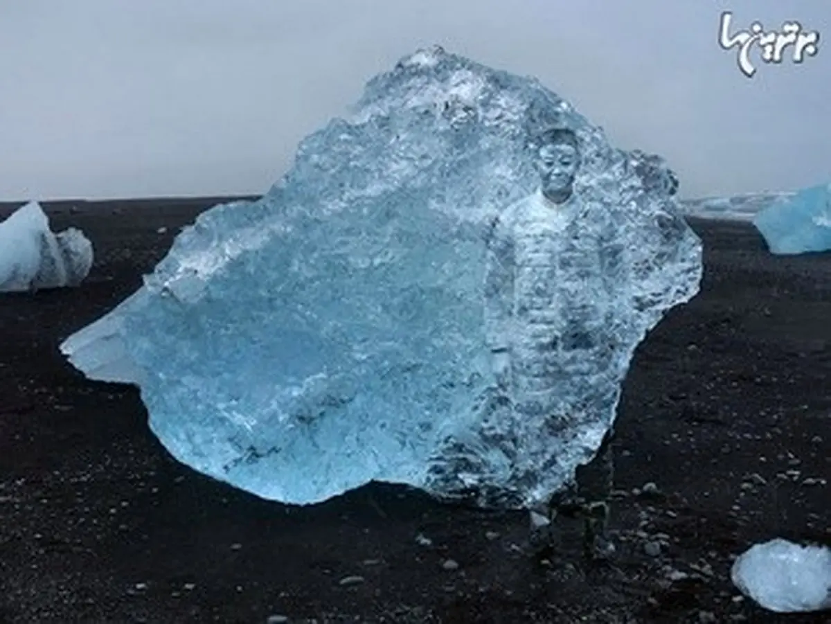 تصاویری از یک مرد نامرئی که در هرچیزی پنهان می‌شود