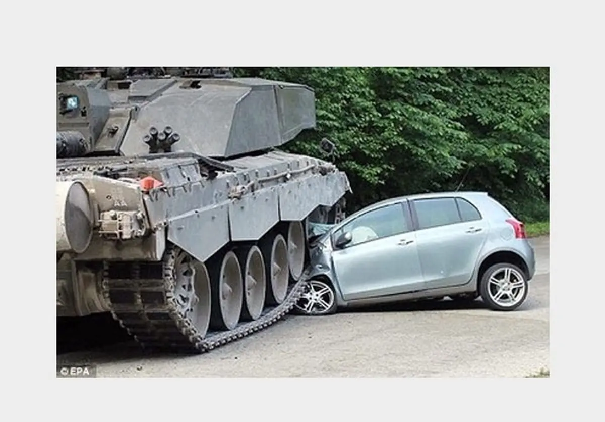 تصادف راننده زن با تانک+عکس