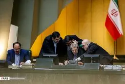 عکس: نماینده ها بالای سر لاریجانی!